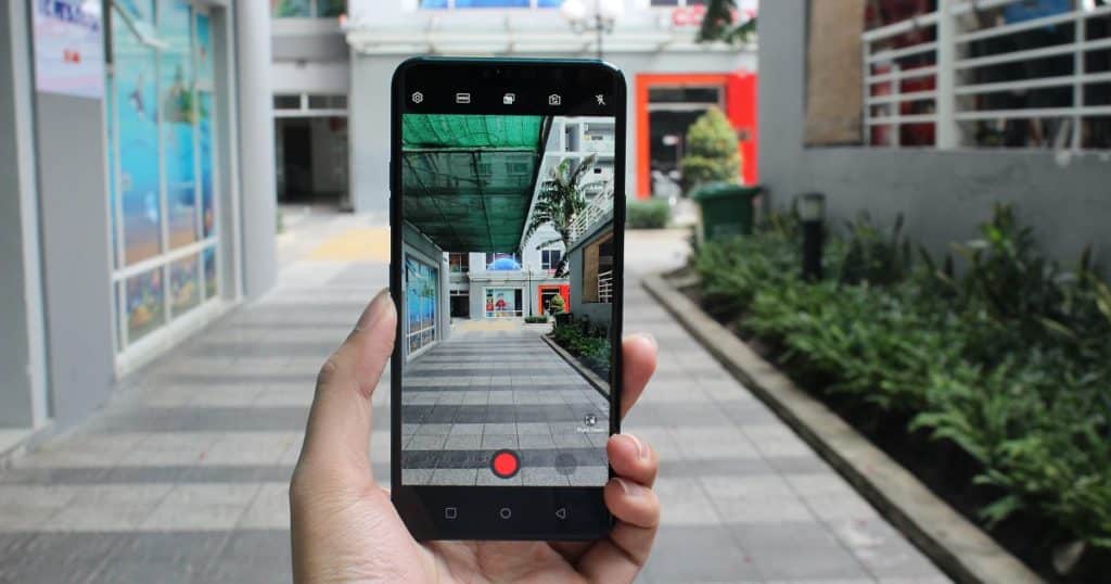 camera-dien-thoai-chup-anh Đặc điểm camera chụp ảnh đẹp